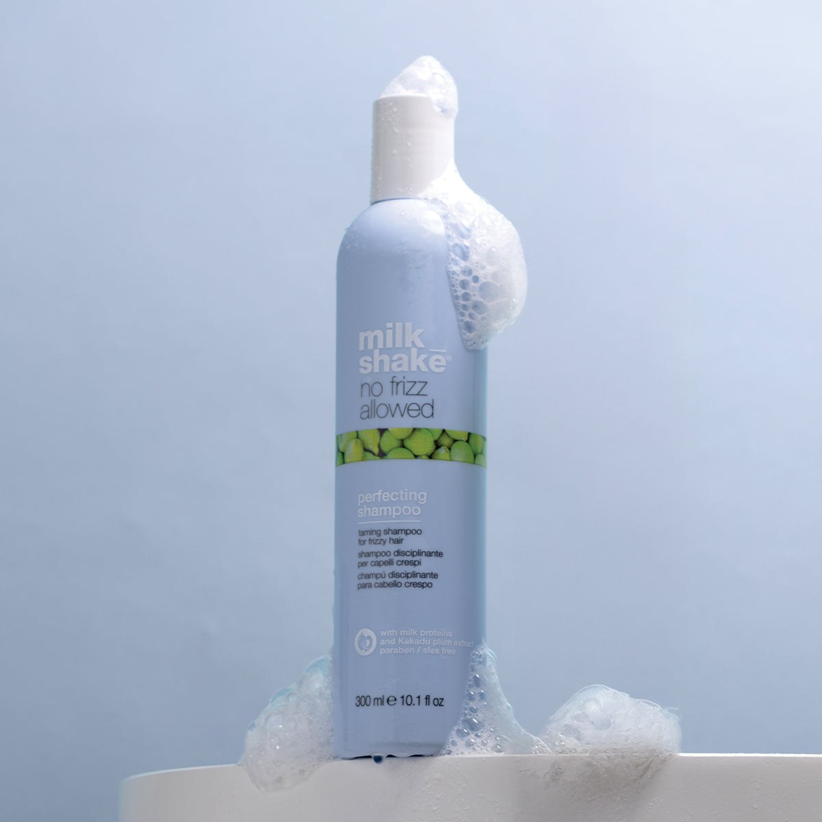 Milk Shake No Frizz Allowed Perfecting Shampoo 300ml hair shampoo in use